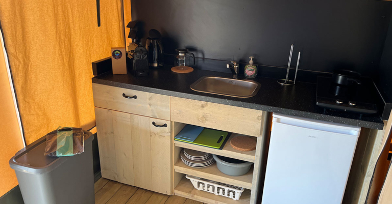 Keuken van glampingtent 4 personen - Waterherberg it Beaken