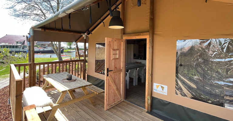 Terras van glampingtent 6 personen - Waterherberg it Beaken