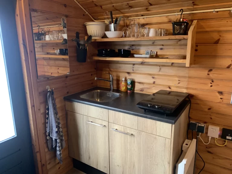 Keuken zijaanzicht - Lodge 2 personen - Waterherberg it Beaken