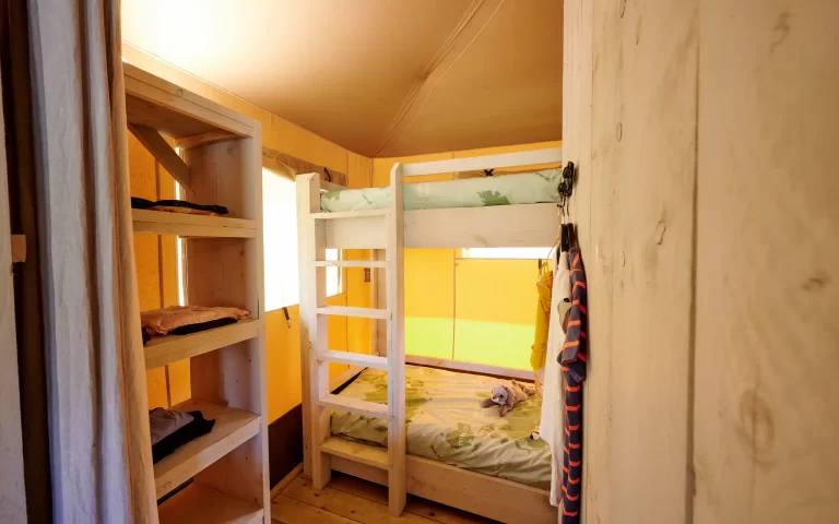 Stapelbed bij glampingtent 6 personen - Waterherberg it Beaken